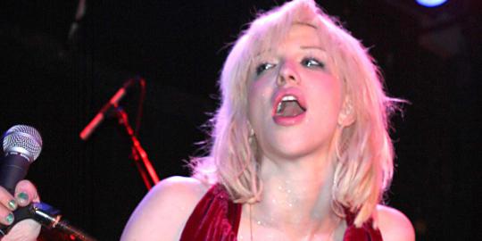 Courtney Love 'Wanita pujaan' Kurt Cobain dari masa ke masa