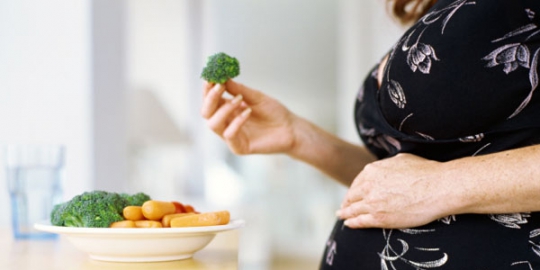 ingin tetap fit di kantor selama hamil? ini rahasianya