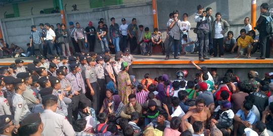 Bentrok di Stasiun Kalideres, tiga mahasiswa ditangkap