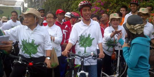 Main tebak-tebakan, Jokowi rogoh hadiah 3 sepeda