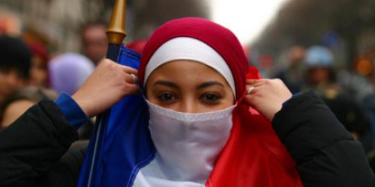 Prancis perluas larangan jilbab