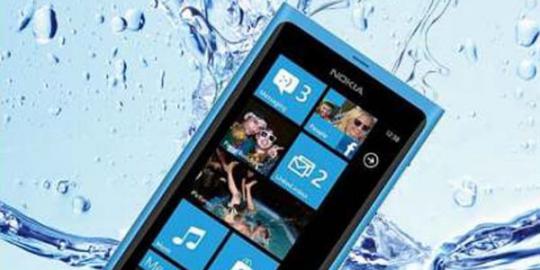 Tenggelam ke danau es, Nokia Lumia 800 bertahan