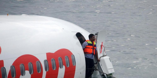 berkomunikasi dengan atc rev1