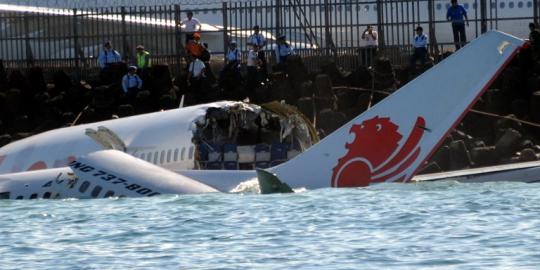 Lion Air yang terbelah mulai dipotong-potong