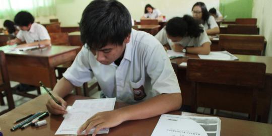 Ratusan siswa di Banten pun tak bisa UN gara-gara soal telat