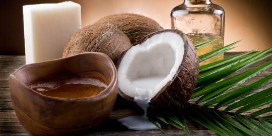 8 Khasiat cantik minyak kelapa yang tak terduga