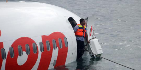 Malam ini, pemotongan bangkai Lion Air dilanjutkan