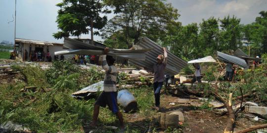 Ratusan warga tetap bertahan di pinggiran Waduk Pluit