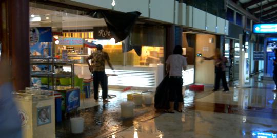 Hujan, Bandara Internasional Soekarno-Hatta bocor