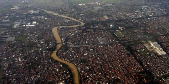 22 Ribu liter oli tumpah di Tol Tangerang cemari Sungai Cisadane