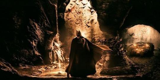 Gemari film Batman, pria ini bangun gua kelelawar betulan