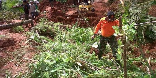 Tim SAR cari 3 korban tertimbun longsor di Garut