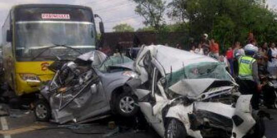 Bus Budi Jaya tabrak 3 mobil di Boyolali, Elvis terluka