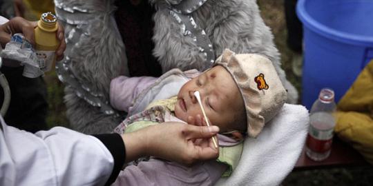 Bayi tiga bulan selamat dari gempa China