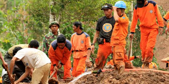 Tiga korban longsor Kamojang belum ditemukan