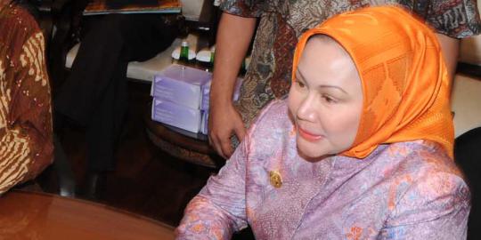 Anak Gubernur Banten Ratu Atut berusia 25 tahun nyaleg DPD