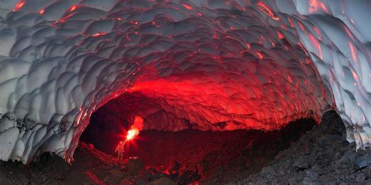 Keajaiban gua es Semenanjung Kamchatka