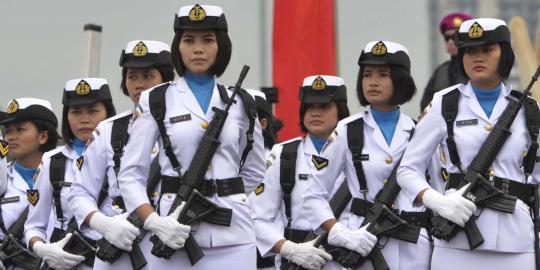 Aksi prajurit cantik TNI di HUT Kartini (2)