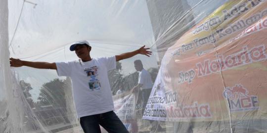 Aktivis Malaria gelar aksi kelambu di Bundaran HI