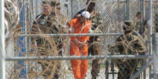 Separuh tahanan Guantanamo mogok makan