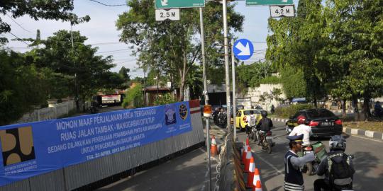 Akses Jalan Tambak di Manggarai ditutup