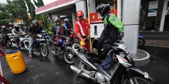 Perlukah motor kena kebijakan beli premium lebih mahal?