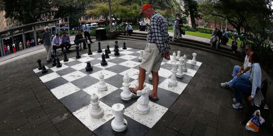 Main catur raksasa di Hyde Park Sydney