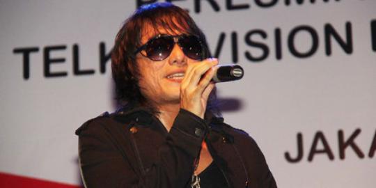 Jimi Jangkrik, Band idealisme Firman Siagian