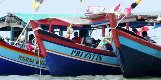 Pakai premium, nelayan di Surabaya bingung ikut harga yang mana