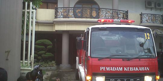 Terjebak di lantai 2, Iwan tewas terbakar