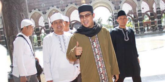 Jeffry Al Buchori dimakamkan usai sholat Jumat