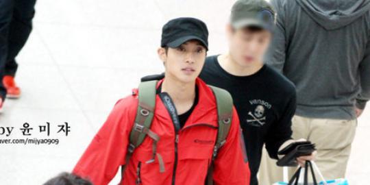 Belanja di Malioboro, Kim Hyun Joong dikerubuti fans