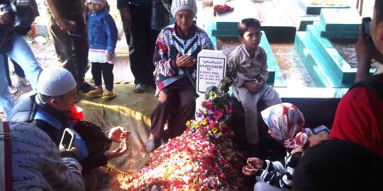 Makam Ustaz Jeffry terus dikunjungi warga