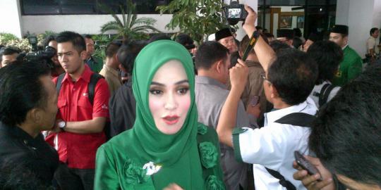 Angel Lelga, mantan istri Rhoma Irama, kolektor tas, kini nyaleg