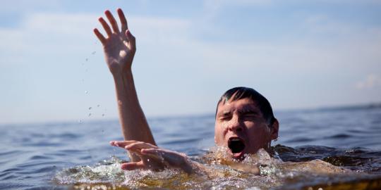 Gara-gara sendal jepit, bocah SD tewas terseret ombak