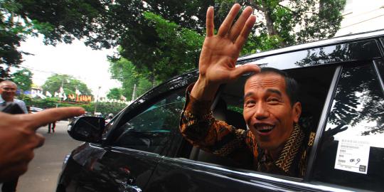 Jokowi tanggapi santai protes lurah Warakas soal lelang jabatan