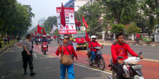 Ribuan buruh FSPOI tiba di depan Istana Negara