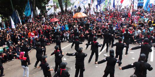 Demo buruh masih terjadi, bagaimana nasib pengusaha?