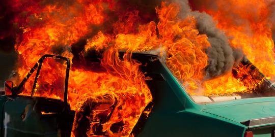 Mobil listrik ciptaan ITS dibakar orang, terekam video