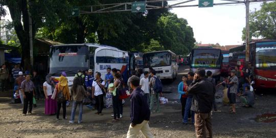 Sopir Bus Demo, penumpang di Terminal Baranangsiang telantar