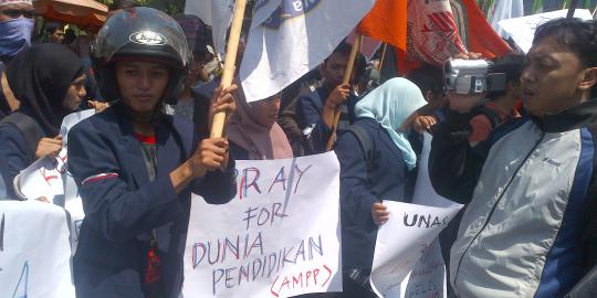 Tak berizin, aksi mahasiswa di Surabaya dibubarkan polisi