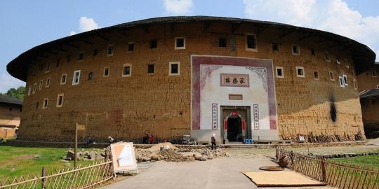 Tulou, bangunan tahan gempa dan tembakan meriam