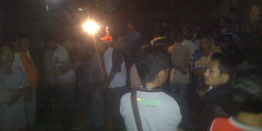 Usai penggerebekan, polisi masih berjaga di Jalan Bangka