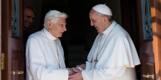 Paus Benediktus kembali ke Vatikan