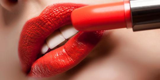 Awas, lipstik mengandung bahan penyebab kanker