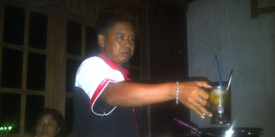 Tukiman, pedagang minyak keliling sekarang jualan angkringan