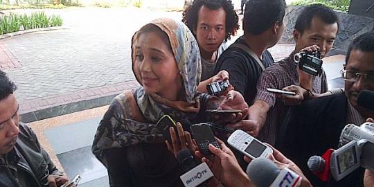 Ayu Azhari diberi uang Ahmad Fathanah sebanyak tiga kali