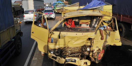 3 Orang tewas usai tabrakan dengan truk di Tol Cipularang