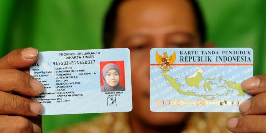 Jokowi patuhi aturan larangan memfotokopi e-KTP