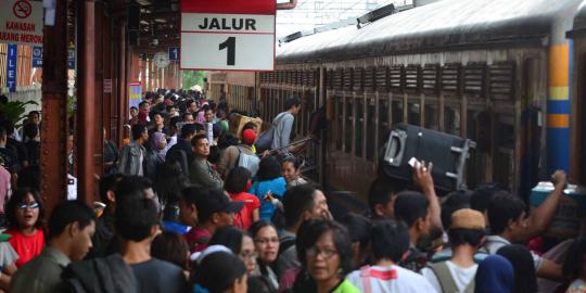 Tiket kereta api buat mudik Lebaran ludes terjual